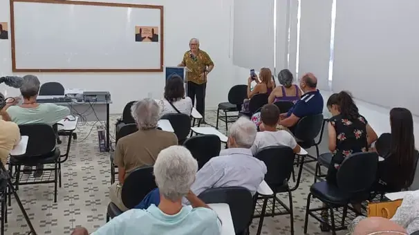 Cineasta Oscar Santana realiza palestra sobre a história do cinema na Bahia 