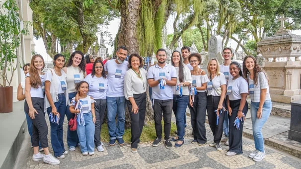 Alunos de Psicologia da Faculdade Santa Casa realizam ação no Cemitério Campo Santo em Dia de Finados 