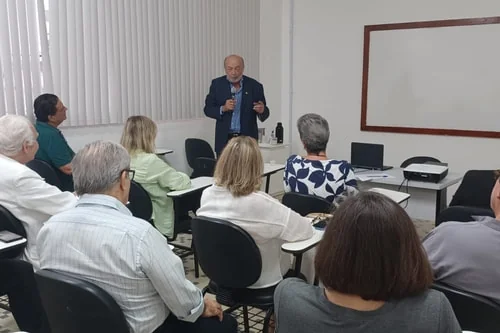Joaci Góes abre Ciclo de Palestras Cultura e Prosa na Faculdade Santa Casa