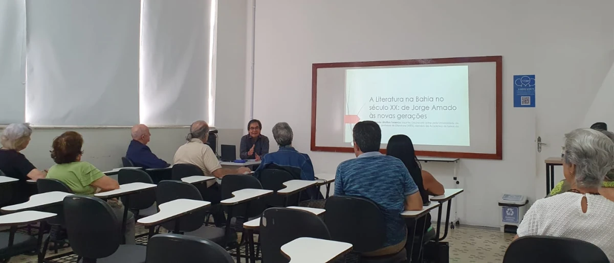 Palestra sobre a literatura é realizada na Faculdade Santa Casa